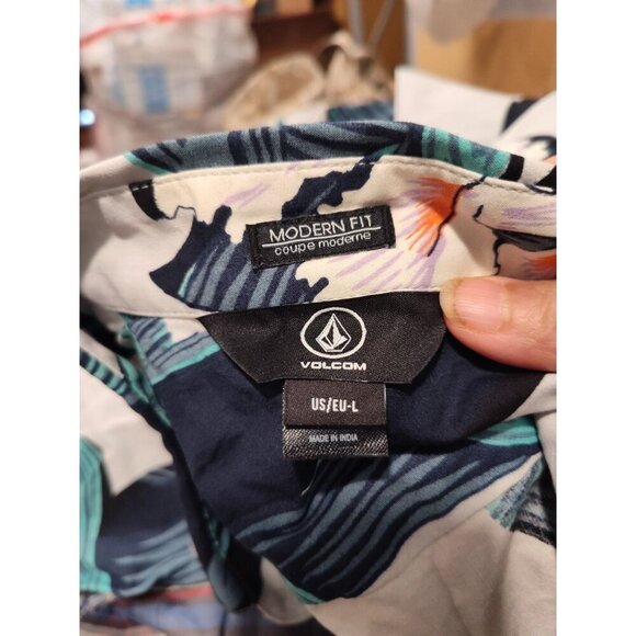 Volcom Mens Cut out Modern‎ fit Short Sleeve Button-Up LARGE Blue Green Floral - Picture 3 of 13